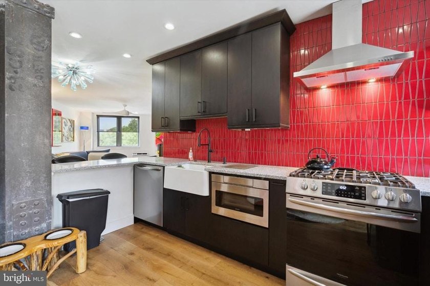 DEEDED GARAGE PARKING IS AVAILABLE FOR AN ADDITIONAL $50,000 - photo 9