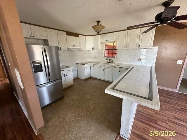 This brick home is competitively priced and located just 1.5 - photo 3