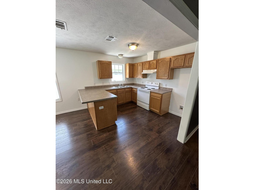 Welcome home to this cozy 3 bedroom, 1 bath property featuring a - photo 14