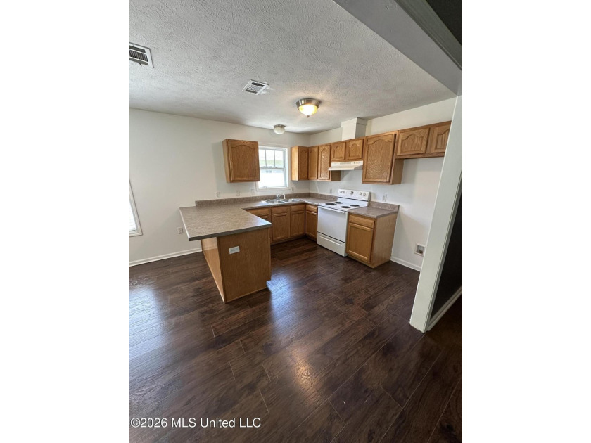 Welcome home to this cozy 3 bedroom, 1 bath property featuring a - photo 15