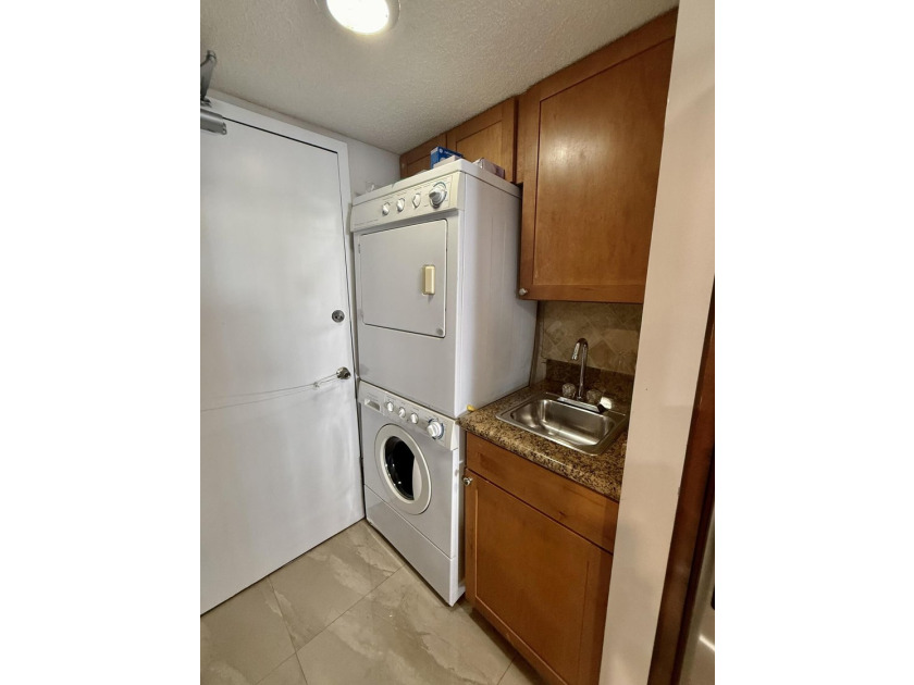 Located on the famous Galt Ocean Mile this 2BD/2BA waterfront - photo 17