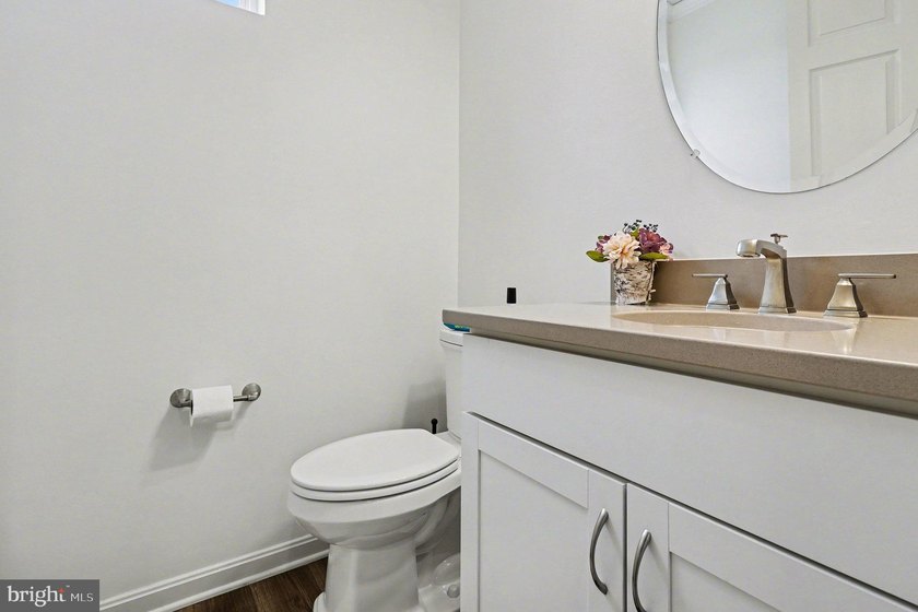 Welcome to this beautiful, barely lived-in model home loaded - photo 22