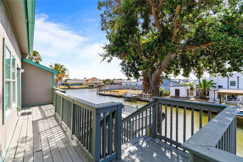 Priced to sell! Experience waterfront living in this beautifully - photo 26
