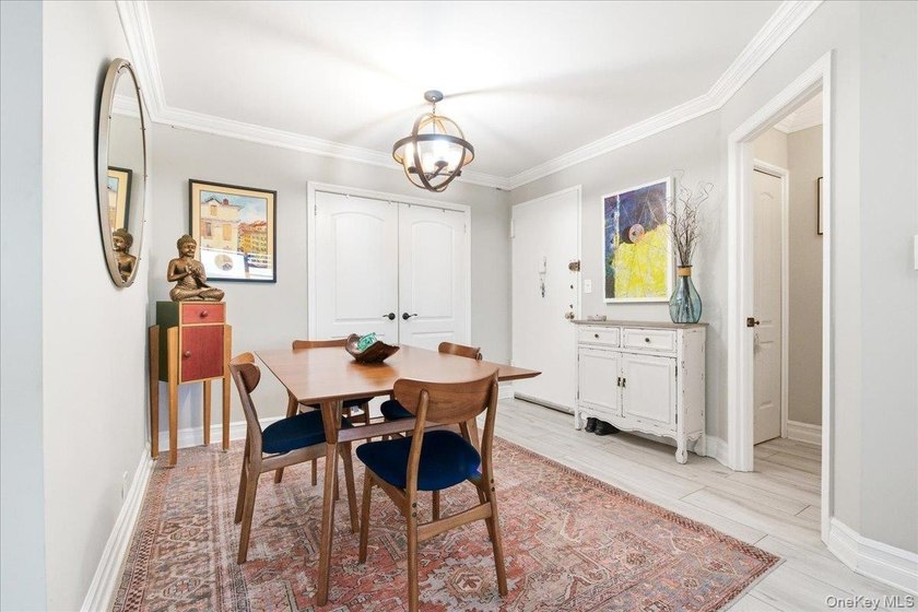 Welcome to this rarely available, most coveted, south facing - photo 3