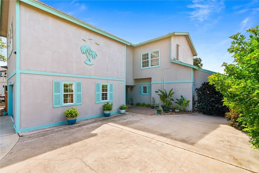 Priced to sell! Experience waterfront living in this beautifully - photo 34