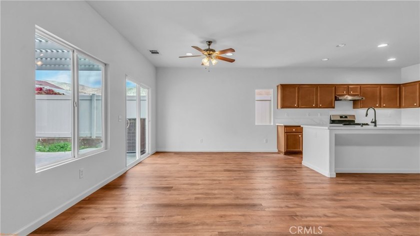 Welcome to this beautifully upgraded 3-bedroom, 2-bath residence - photo 11