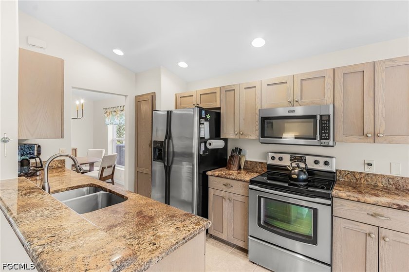 Move-in ready and beautifully furnished home in desirable - photo 15