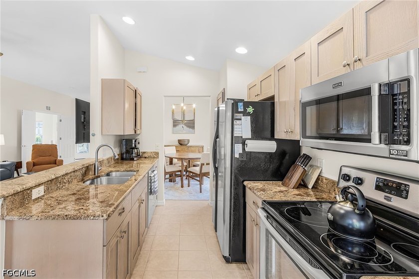 Move-in ready and beautifully furnished home in desirable - photo 17