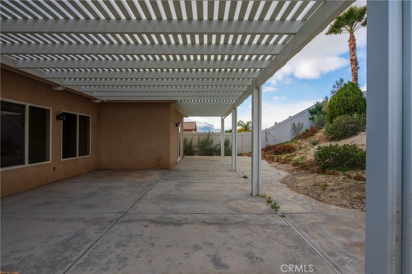 Welcome to this beautifully upgraded 3-bedroom, 2-bath residence - photo 26