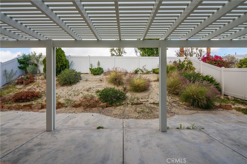 Welcome to this beautifully upgraded 3-bedroom, 2-bath residence - photo 30