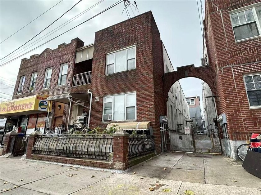 Discover an incredible investment opportunity with this solid - photo 5