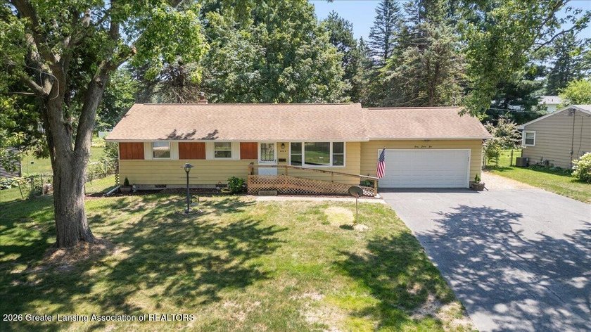 Welcome to 4089 N. Pine Dell Dr in Lansing, a well-maintained - photo 3