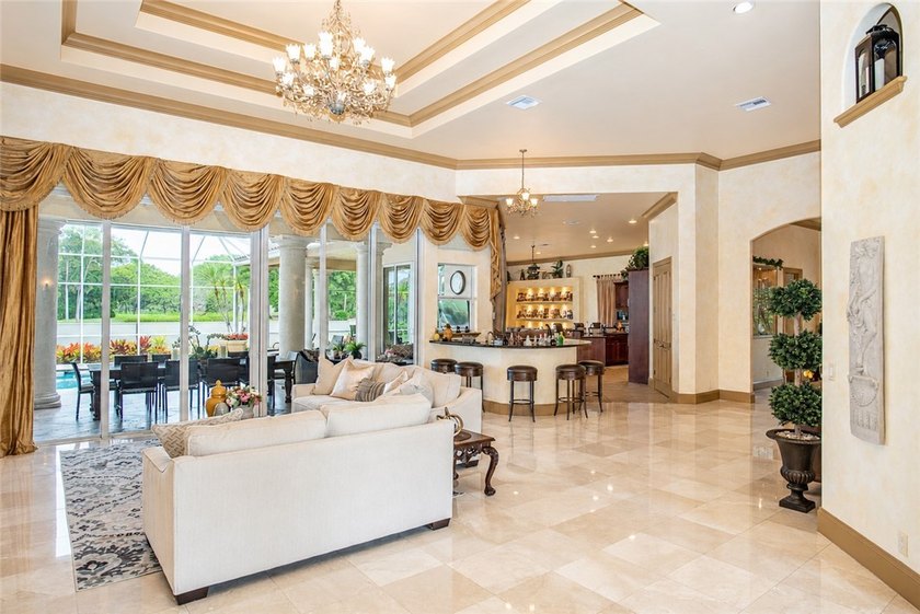 Exceptional 5,155 SF estate in Meadowood Golf &amp; Country Club - photo 3