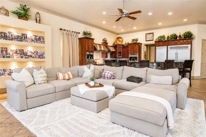 Exceptional 5,155 SF estate in Meadowood Golf &amp; Country Club - photo 6