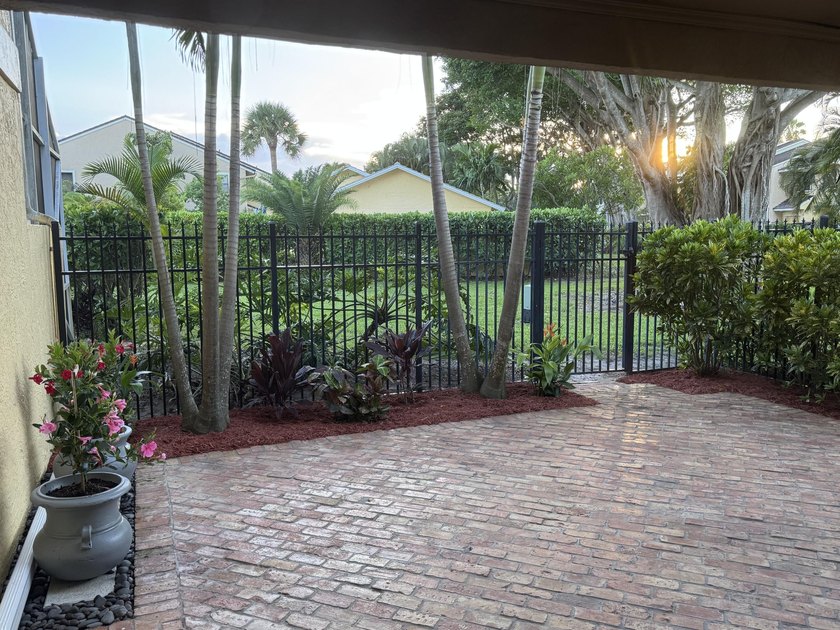 Tranquil 3-bedroom, 2.5-bath townhouse in the quiet Brook Haven - photo 18