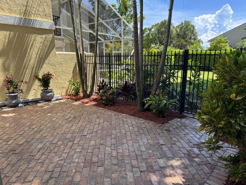 Tranquil 3-bedroom, 2.5-bath townhouse in the quiet Brook Haven - photo 19