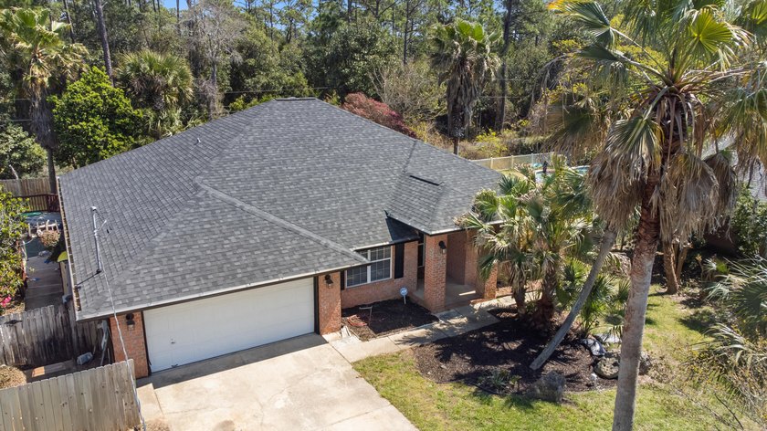Updated pool home located in a quiet cul-de-sac in Gulf Breeze - photo 4