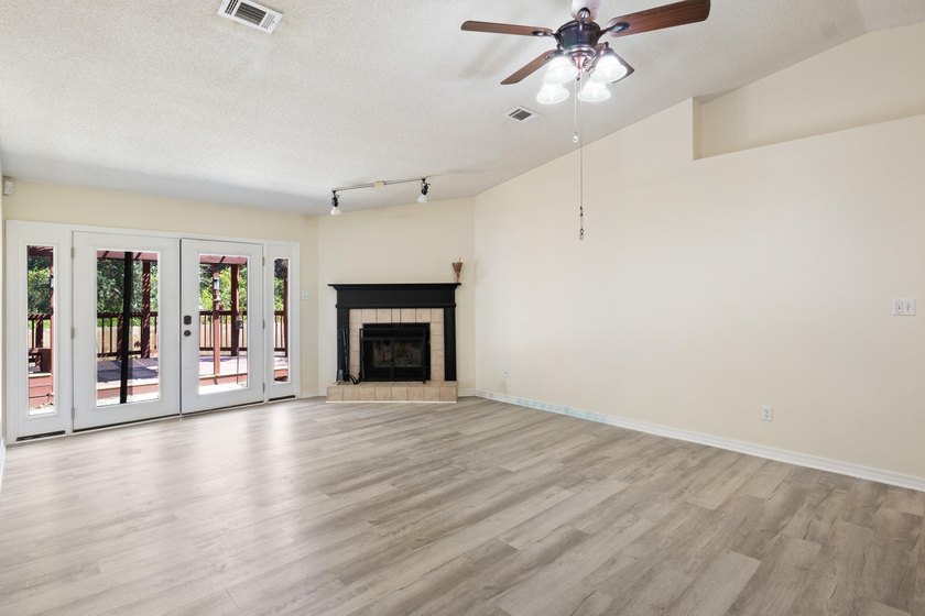 Updated pool home located in a quiet cul-de-sac in Gulf Breeze - photo 8