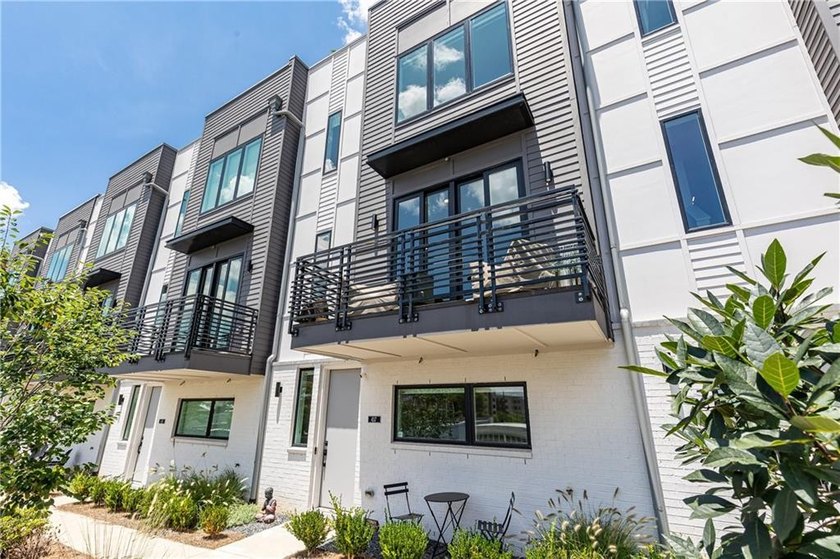 Luxury living reaches new heights at Plateau West. This - photo 3
