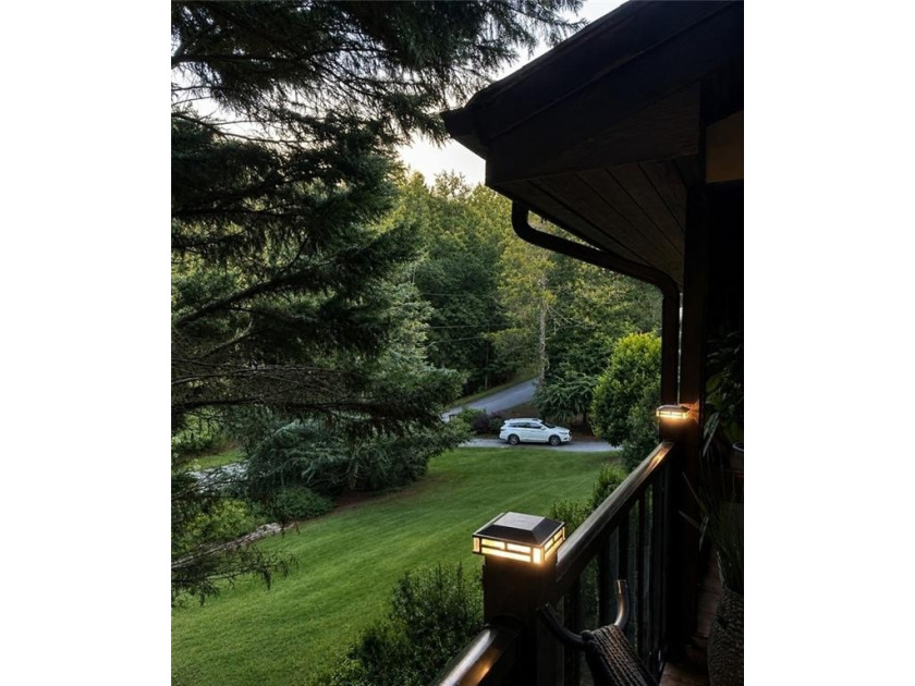 Gorgeous custom-built Lindal Cedar home offering 3 bedrooms and - photo 27