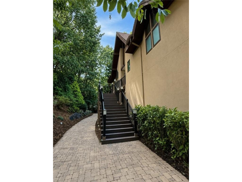 Gorgeous custom-built Lindal Cedar home offering 3 bedrooms and - photo 31
