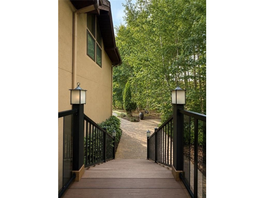 Gorgeous custom-built Lindal Cedar home offering 3 bedrooms and - photo 36