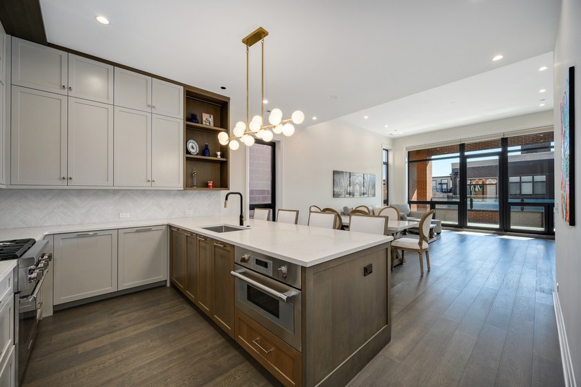 Welcome to AFINITY, a boutique 15-unit elevator building in the - photo 3