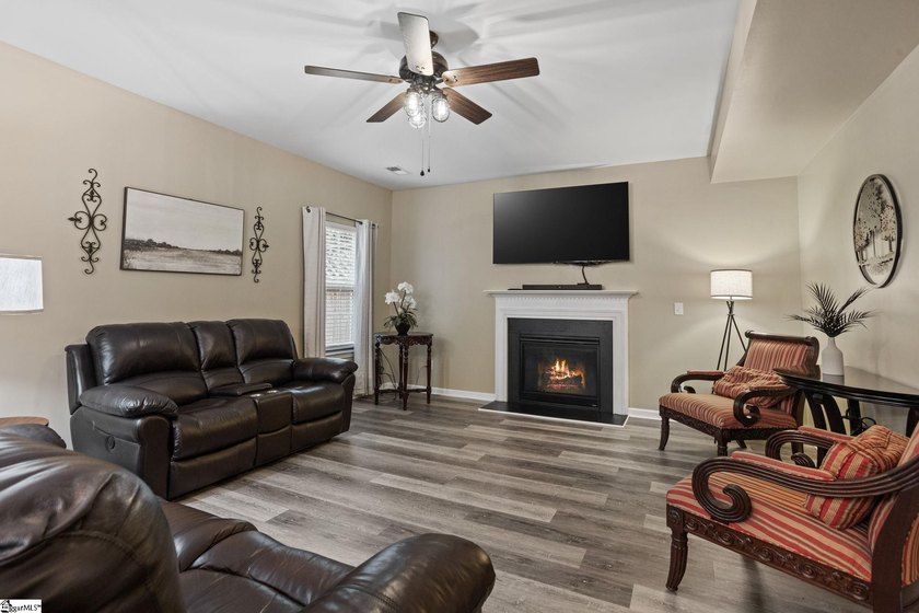 Call the official listing agent, Lisa Alexander, to arrange a - photo 9