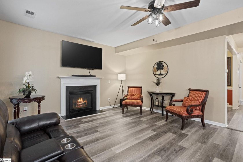 Call the official listing agent, Lisa Alexander, to arrange a - photo 10