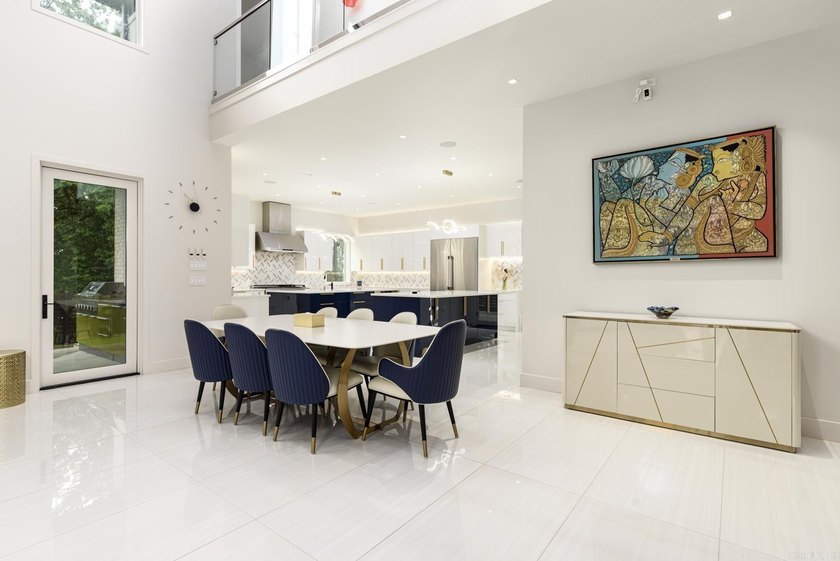 Luxurious, custom-built contemporary home built by Melinda - photo 12