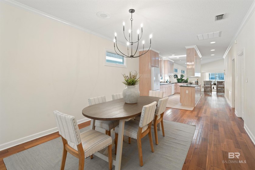 Welcome to one of the largest and most distinctive cottages in - photo 2