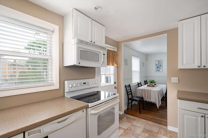 Welcome to this charming, well maintained Cape Cod style house - photo 8