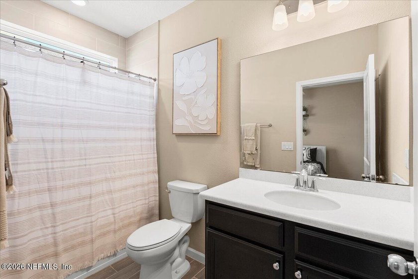 Welcome home to this well-maintained and immaculate 4-bedroom, 3 - photo 11