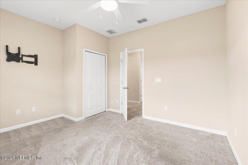 Welcome home to this well-maintained and immaculate 4-bedroom, 3 - photo 17