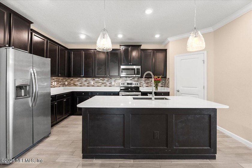 Welcome home to this well-maintained and immaculate 4-bedroom, 3 - photo 23