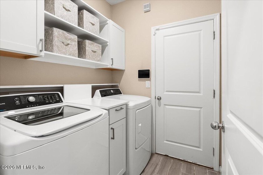 Welcome home to this well-maintained and immaculate 4-bedroom, 3 - photo 26