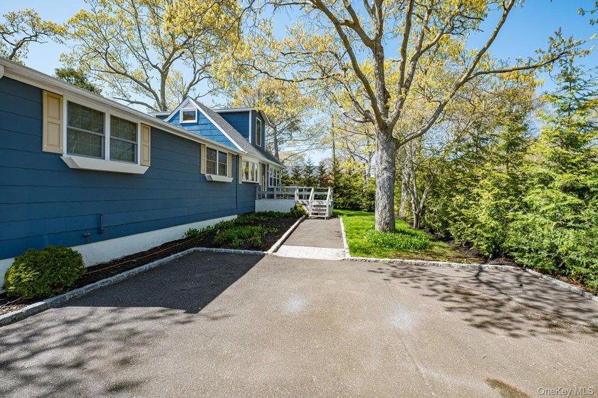 Ideally situated in the heart of Hampton Bays with walk-to- town - photo 8
