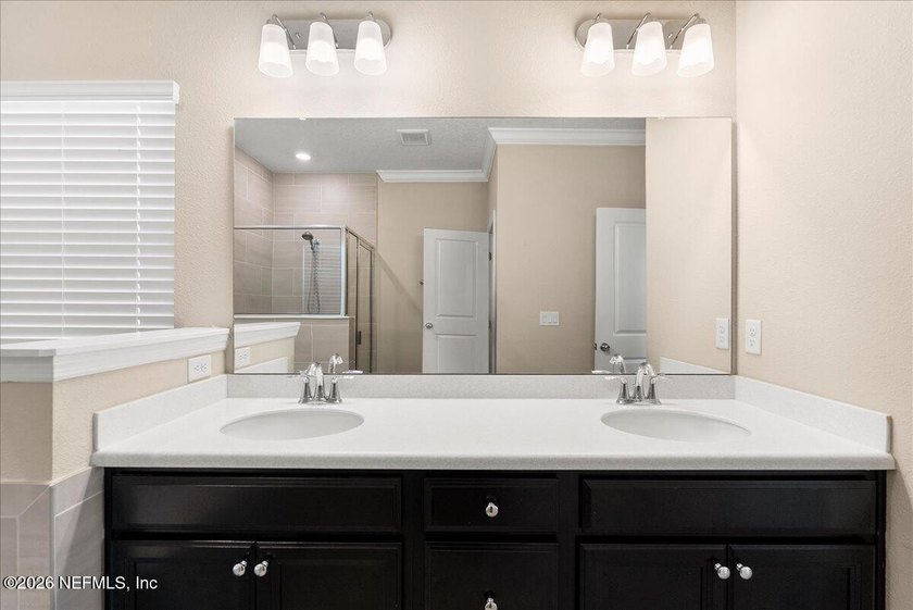 Welcome home to this well-maintained and immaculate 4-bedroom, 3 - photo 34