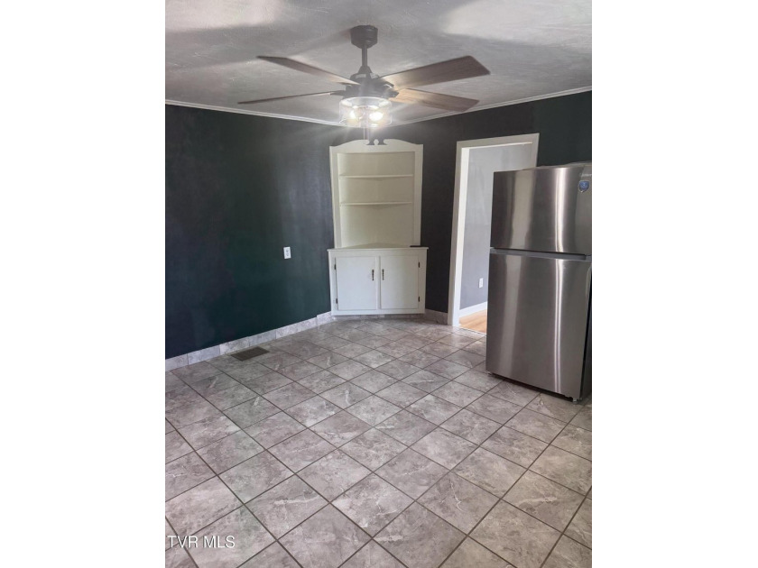 Charming, inviting, and full of potential! This 3-bedroom - photo 5