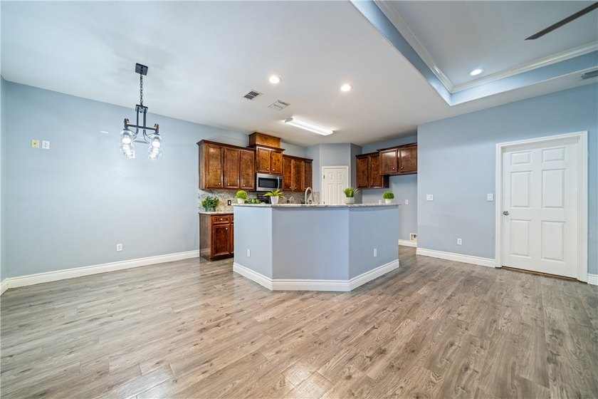 Welcome to this beautifully maintained 3-bedroom, 2-bath home - photo 12