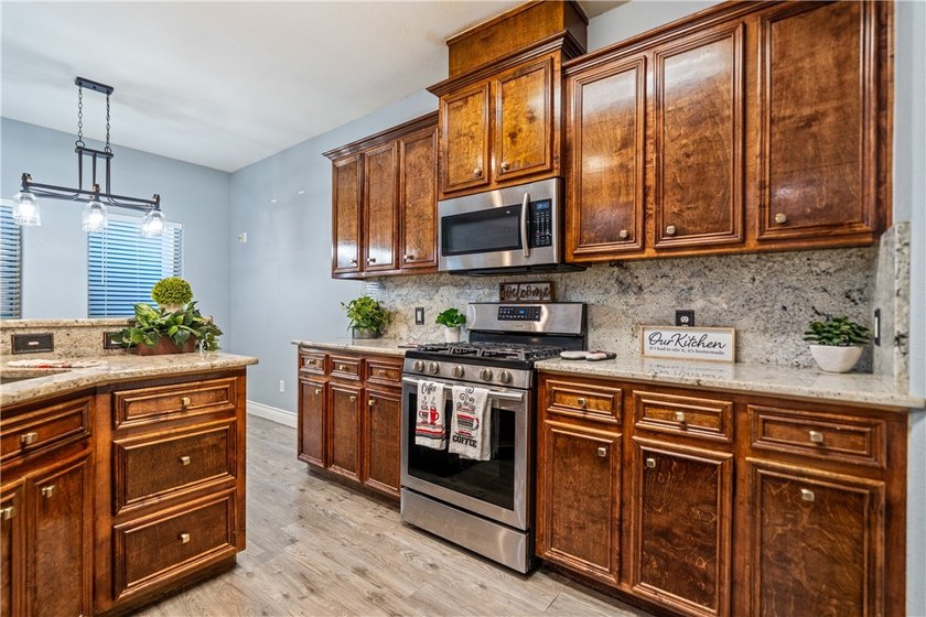 Welcome to this beautifully maintained 3-bedroom, 2-bath home - photo 15
