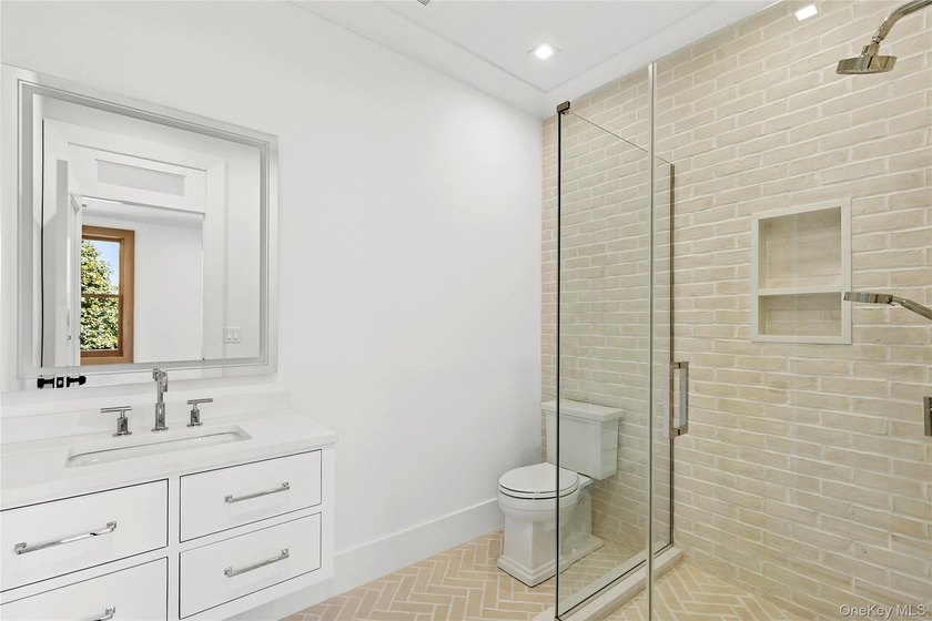 Newly constructed architectural showpiece in the heart of - photo 22