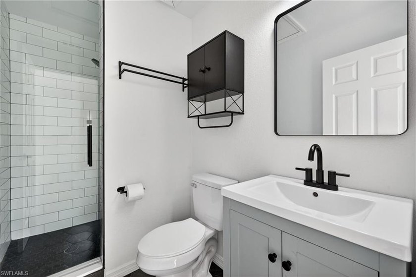 Welcome to this beautifully updated 3-bedroom, 2.5-bath townhome - photo 22