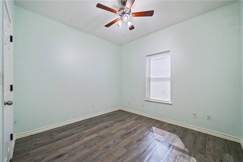 Welcome to this beautifully maintained 3-bedroom, 2-bath home - photo 32
