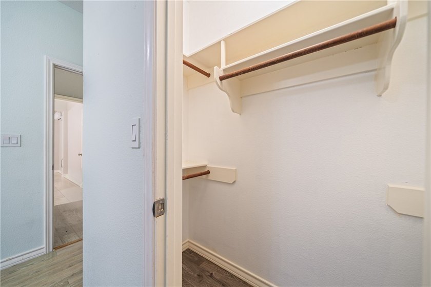 Welcome to this beautifully maintained 3-bedroom, 2-bath home - photo 33