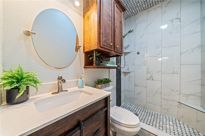 Welcome to this beautifully maintained 3-bedroom, 2-bath home - photo 34