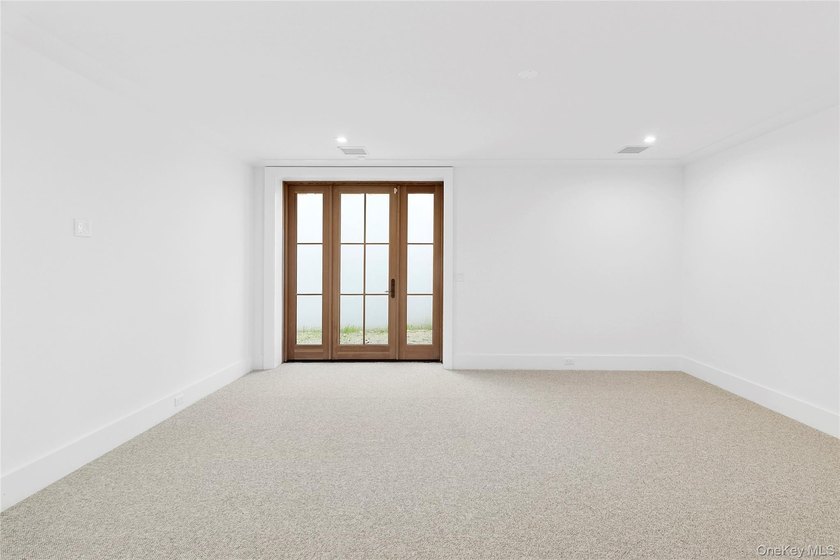 Newly constructed architectural showpiece in the heart of - photo 34