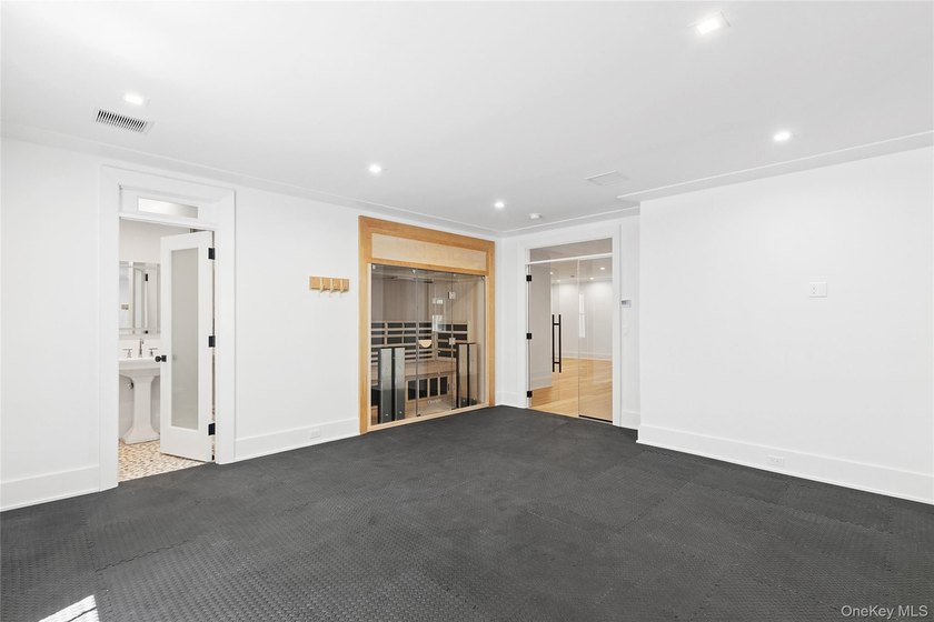 Newly constructed architectural showpiece in the heart of - photo 36