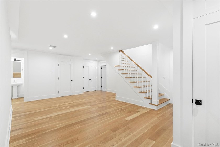 Newly constructed architectural showpiece in the heart of - photo 41