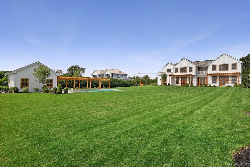 Newly constructed architectural showpiece in the heart of - photo 46